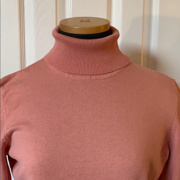 Van Heusen turtleneck medium sweater - Picture 2 of 8